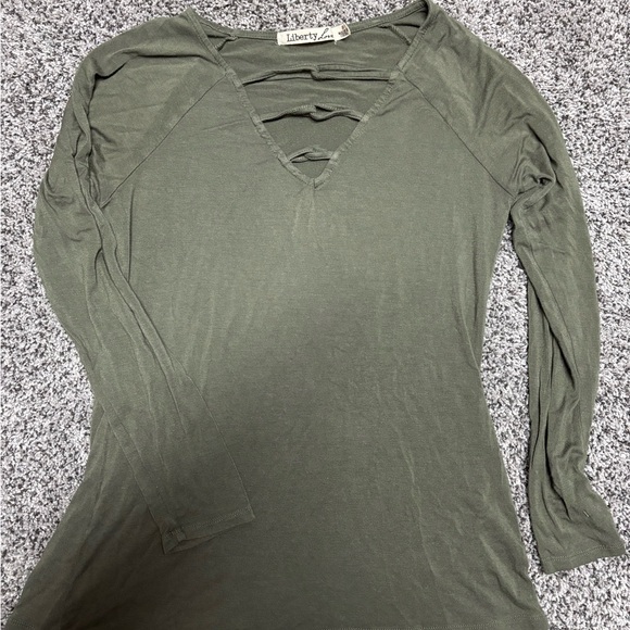 Liberty Love Green Cut Out Tunic Blouse - Picture 1 of 3
